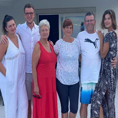 Yaya Kosikova shared a family picture on Instagram.